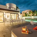 Villa Numero 16 *