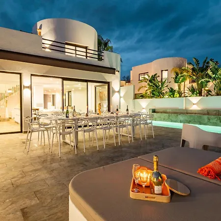 Villa Numero 16 *