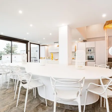 Villa Numero 16 *