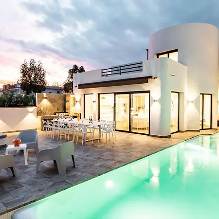 Villa Numero 16 *