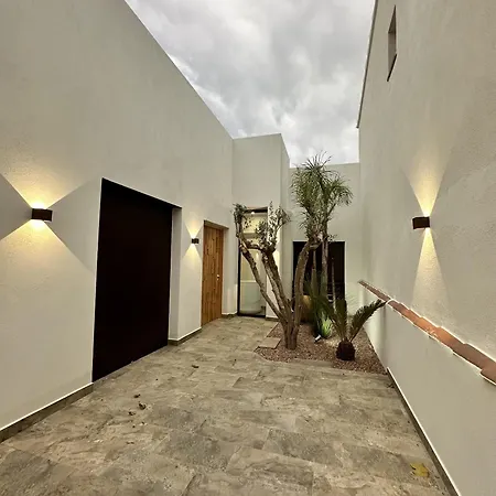 Villa Numero 16 *
